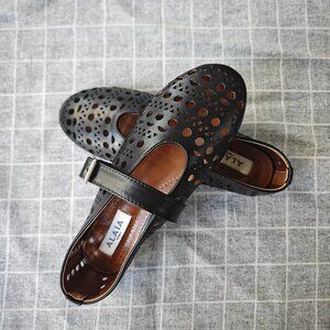 Alaia French Retro Hollow Flat Sandals